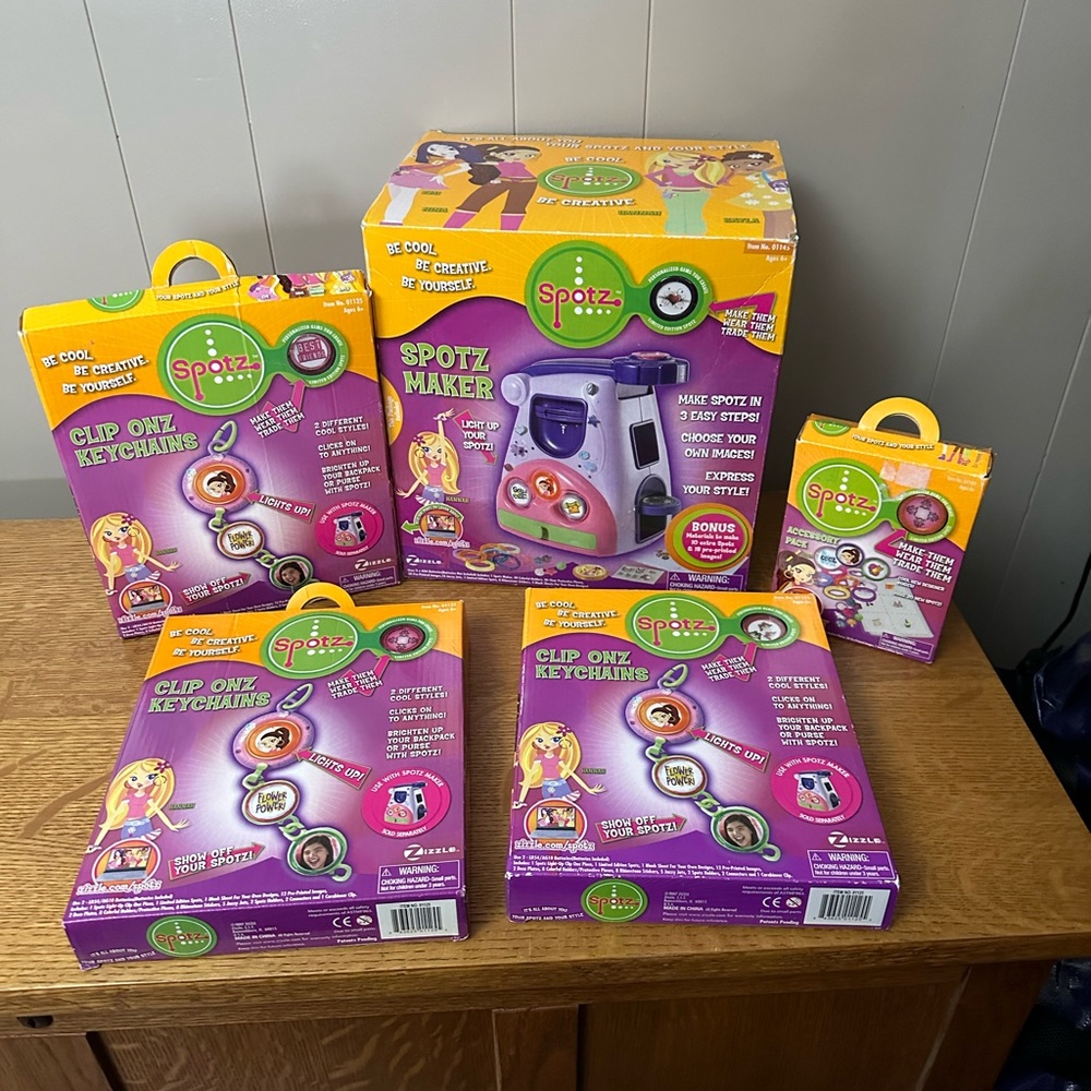 Spotz maker with 4 Spotz kits